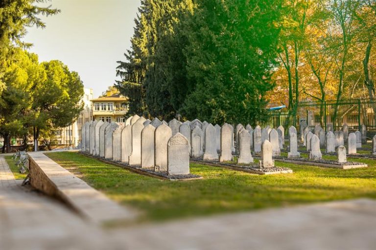 Ahiret Konaklarının İlki